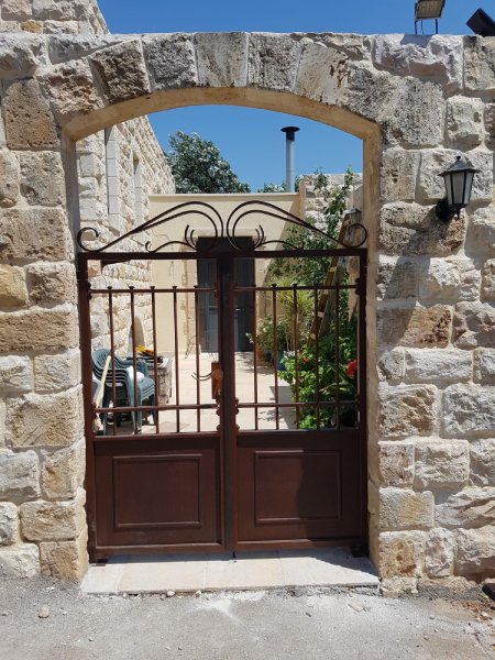 שער לבית יואב עובדיה